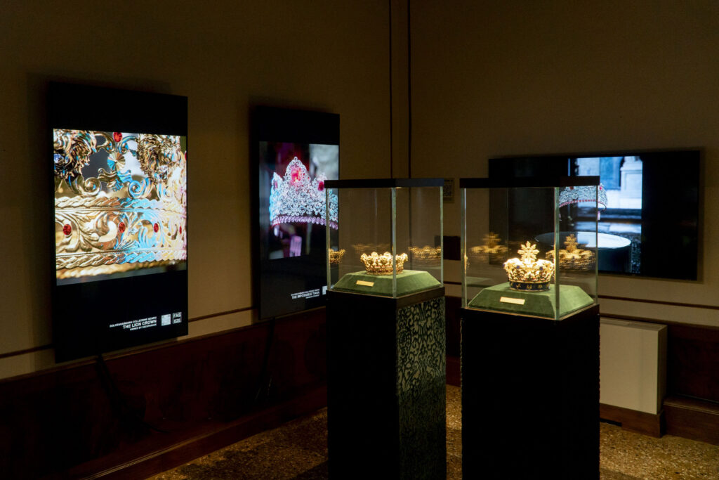 DAP_Venice_Fashion & NFT_exhibition_Dolce & Gabbana_Crowns Rooms (6)