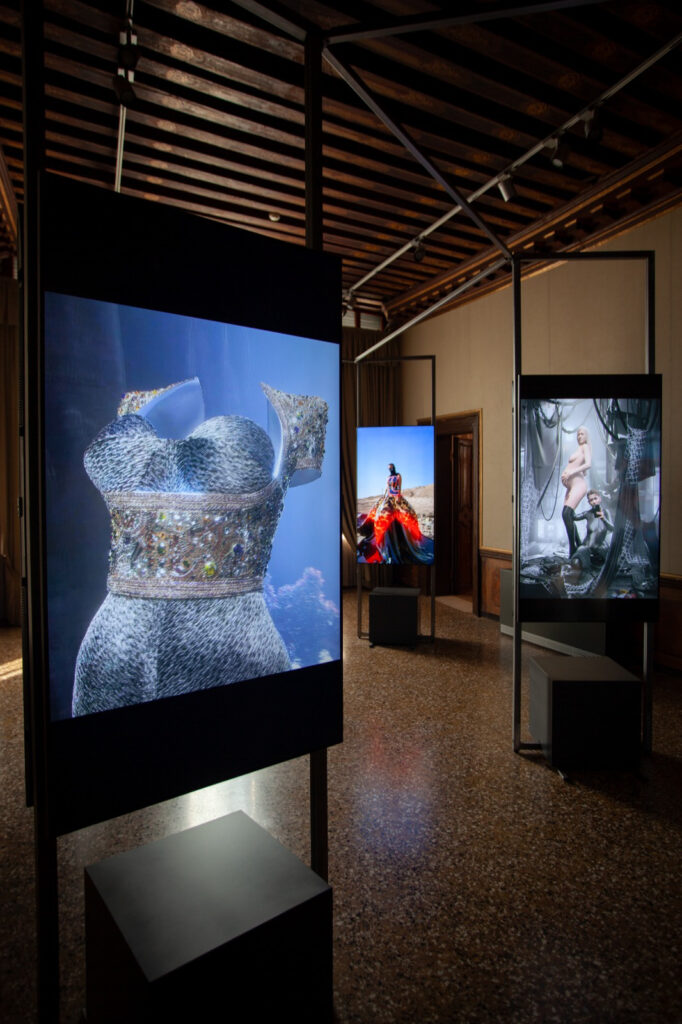 DAP_Venice_Fashion & NFT_exhibition_event_Room 2 (12)